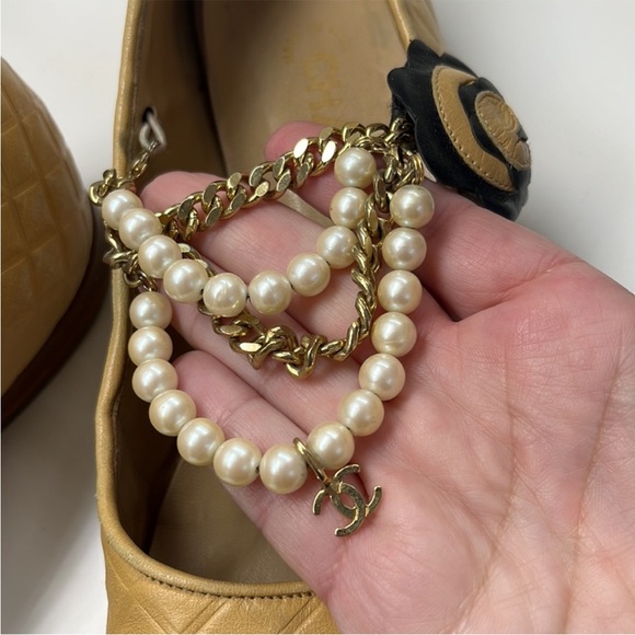 AUTHENTIC CHANEL Black and Tan Flats with Pearl Embellishments - Picture 5 of 13